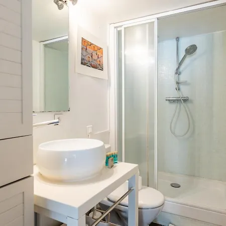 Apartman Bright And Chic Duplex With Ac, Heart Of 9th Párizs